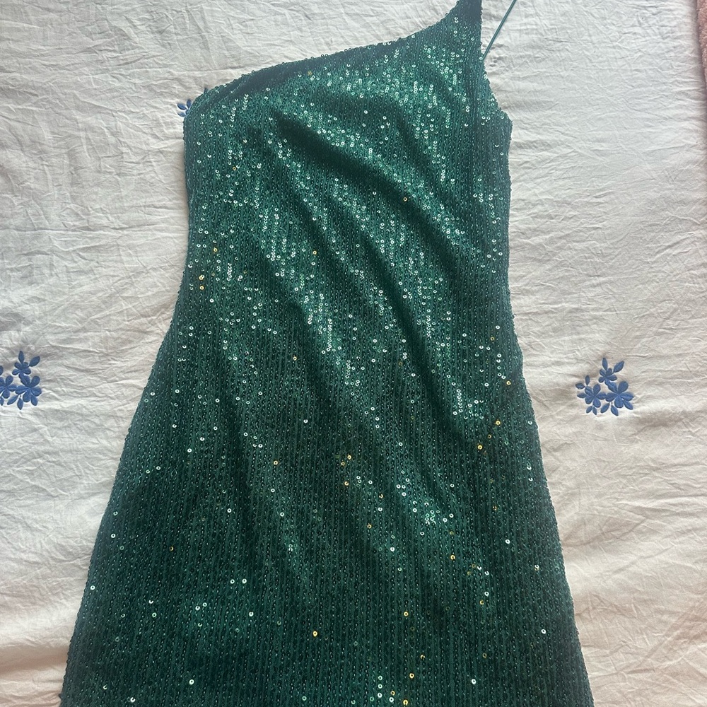 Elegant Green Sequin One-Shoulder Dress
